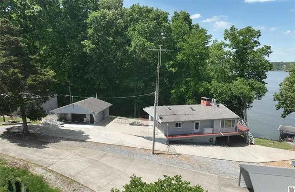 178 Cedar Point Road Cadiz KY 42211