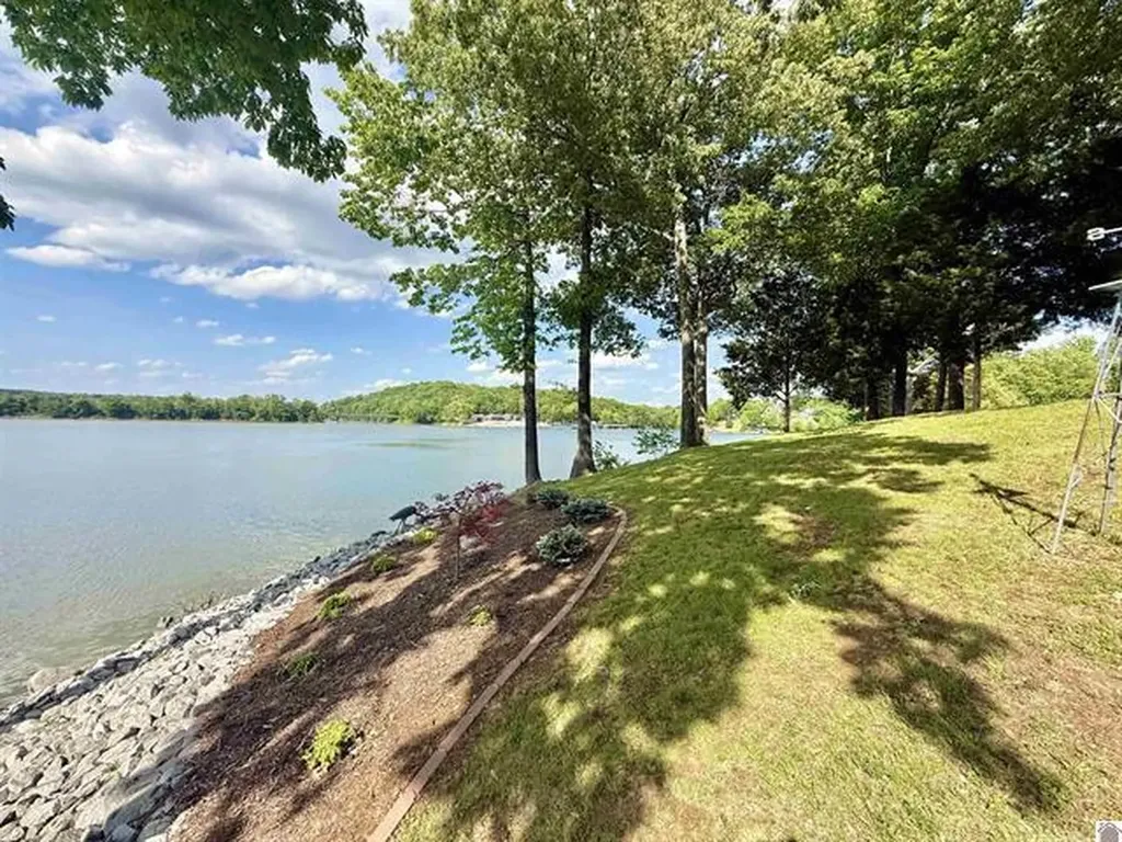 178 Cedar Point Road Cadiz KY 42211