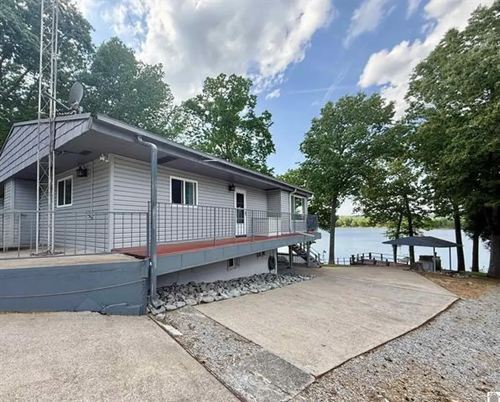 178 Cedar Point Road Cadiz KY 42211