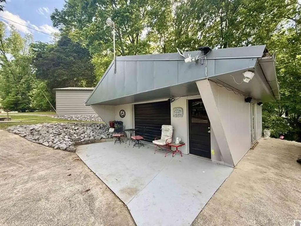 178 Cedar Point Road Cadiz KY 42211