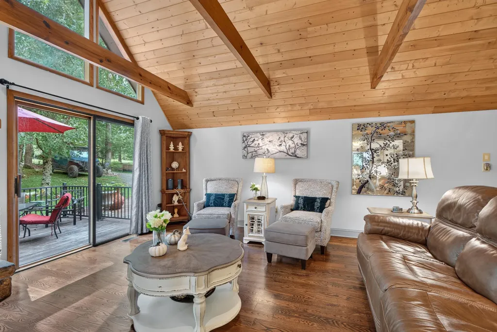 34 Dogwood Hills London KY 40741
