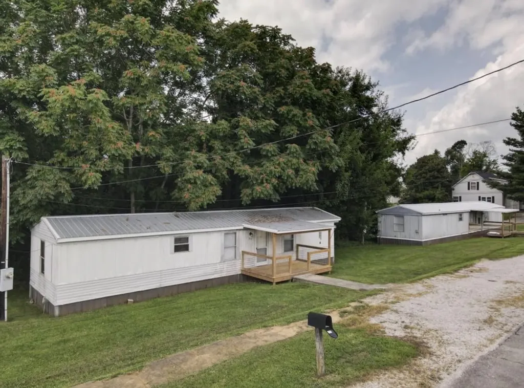 16 E High Street Monticello KY 42633