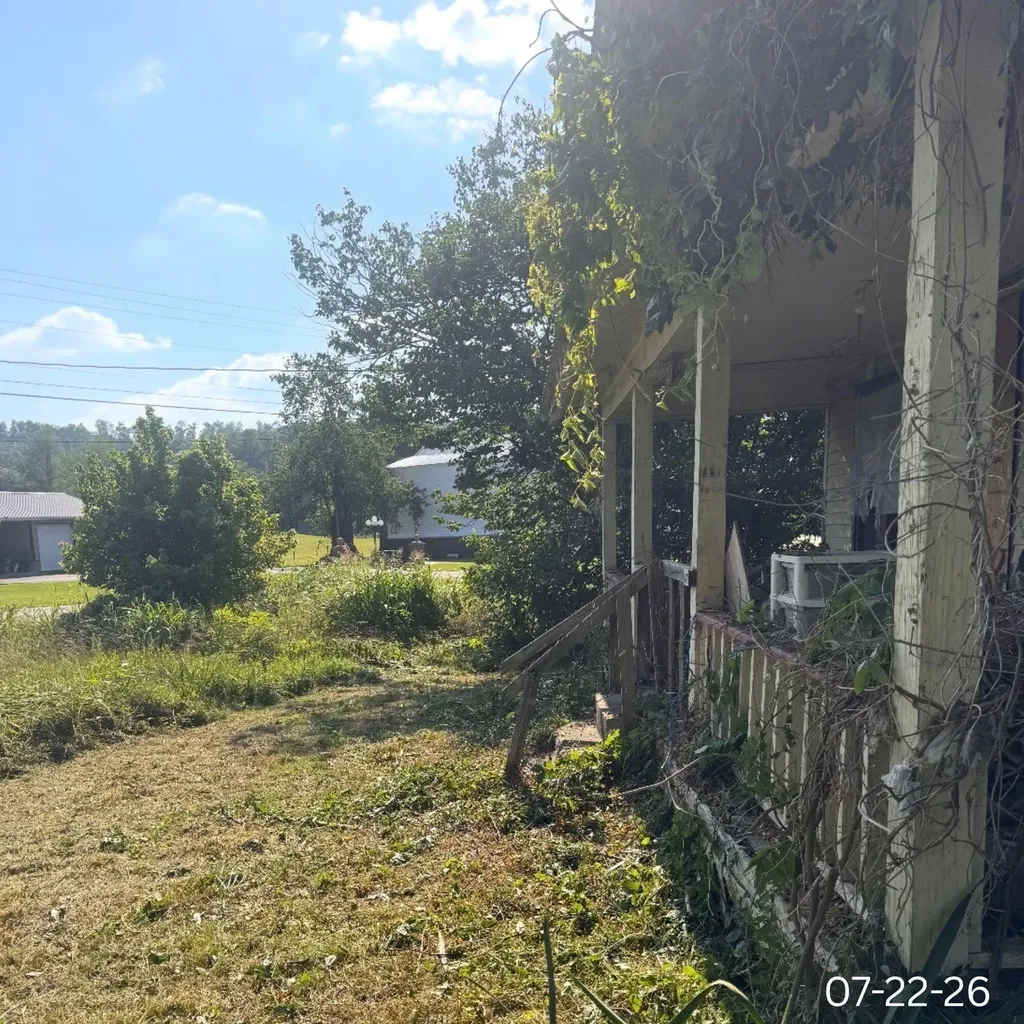1386 State Highway 1092 Flat Gap KY 41219