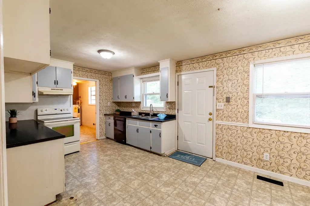 197 Dogwood Trail Gilbertsville KY 42044