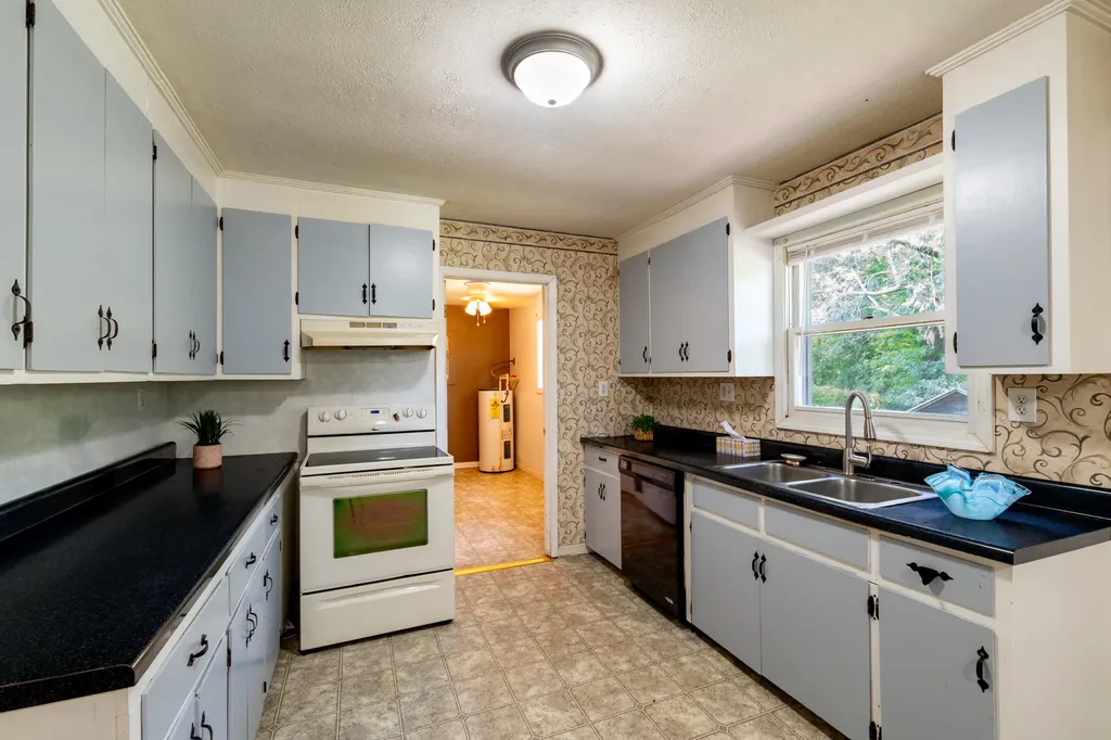 197 Dogwood Trail Gilbertsville KY 42044