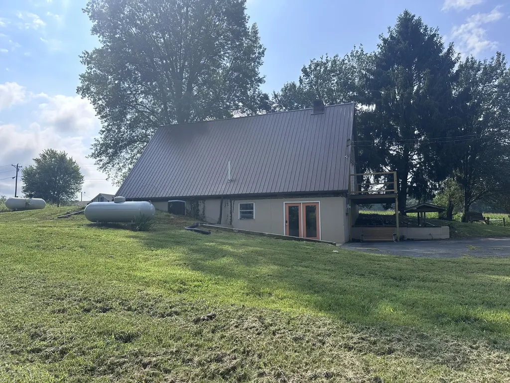 1865 Blair School Road Russell Springs KY 42642