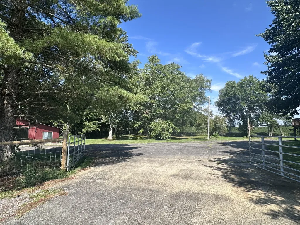 1865 Blair School Road Russell Springs KY 42642