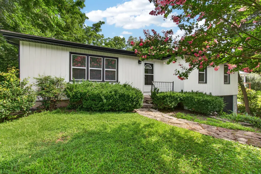 703 East Drive Danville KY 40422