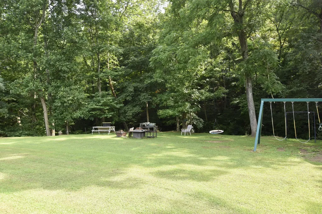 444 May Hollow Road Tollesboro KY 41189