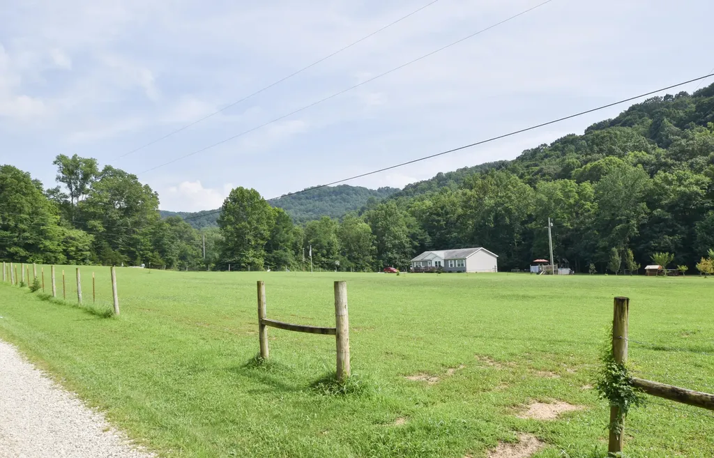 444 May Hollow Road Tollesboro KY 41189