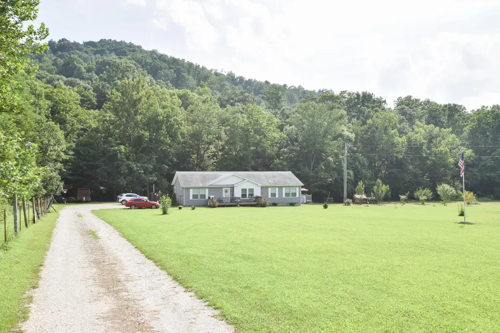 444 May Hollow Road Tollesboro KY 41189