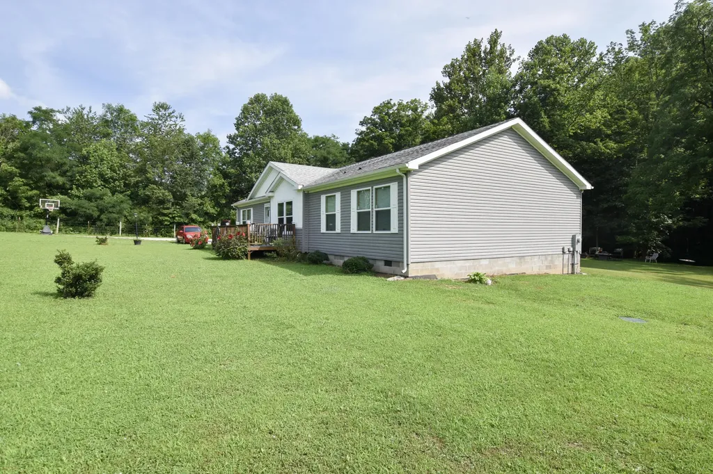 444 May Hollow Road Tollesboro KY 41189