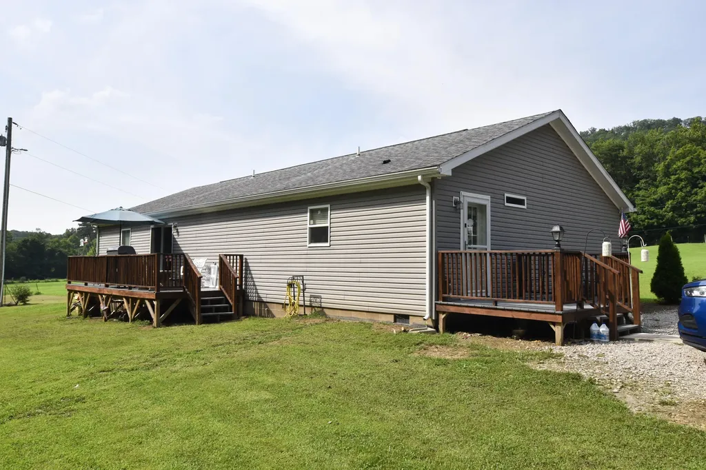 444 May Hollow Road Tollesboro KY 41189