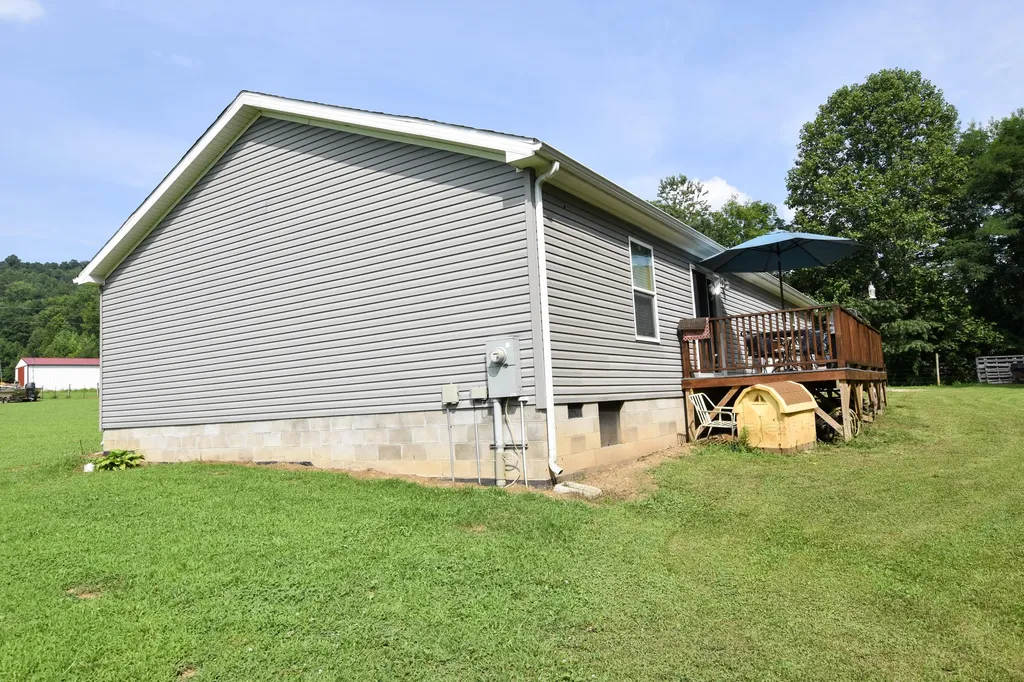 444 May Hollow Road Tollesboro KY 41189