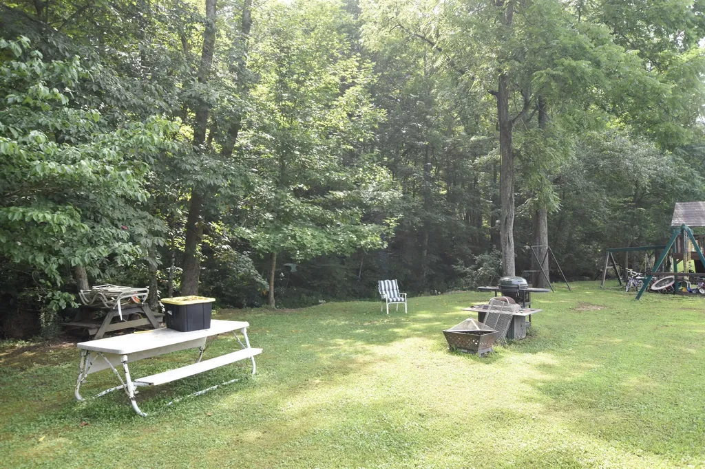 444 May Hollow Road Tollesboro KY 41189