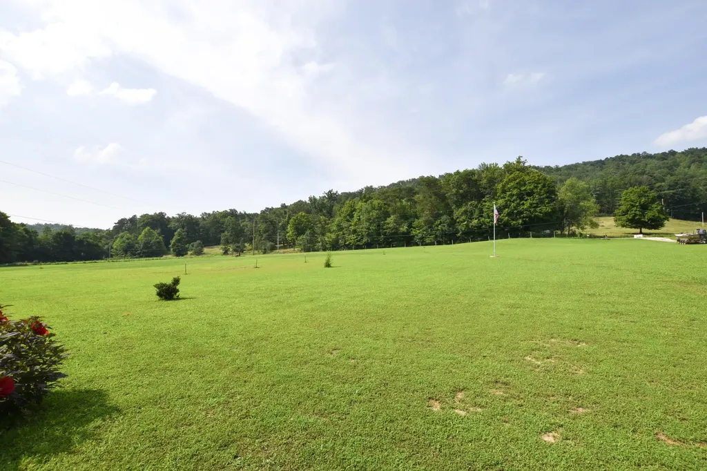 444 May Hollow Road Tollesboro KY 41189