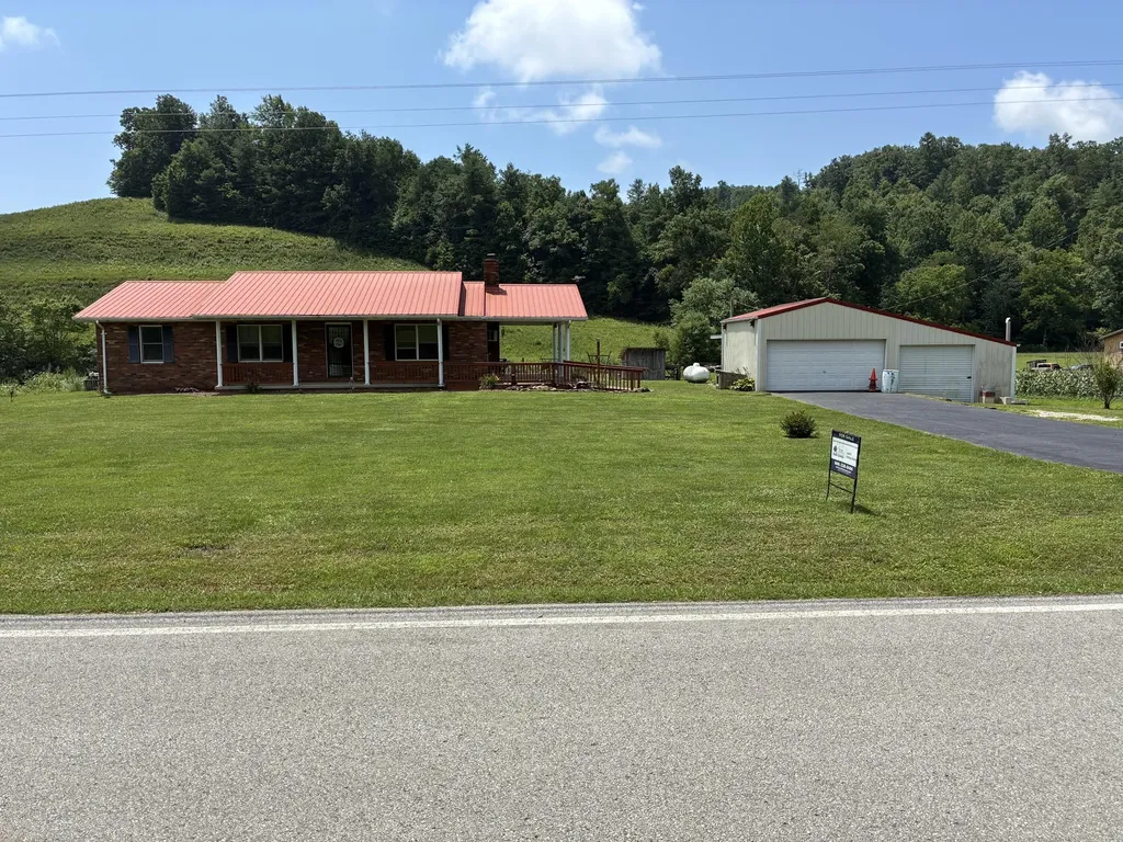 1183 Highway 2027 Campton KY 41301