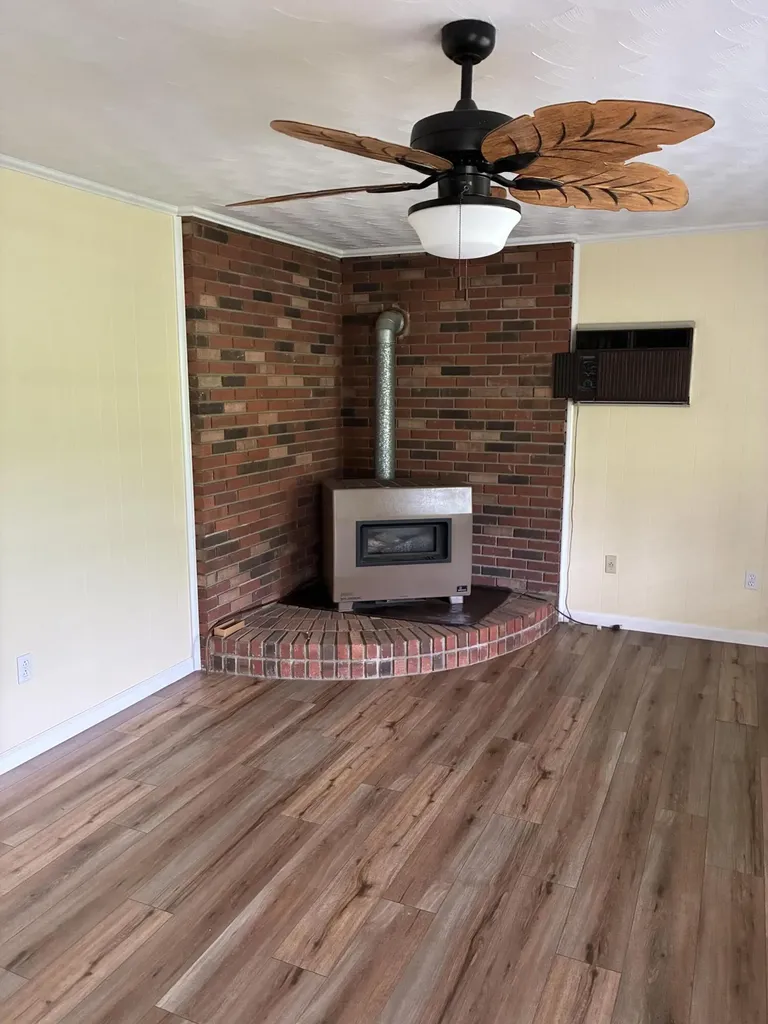 1183 Highway 2027 Campton KY 41301