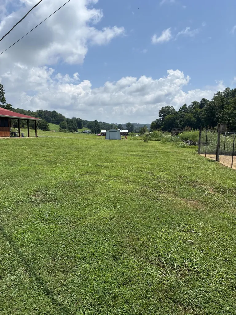 1183 Highway 2027 Campton KY 41301