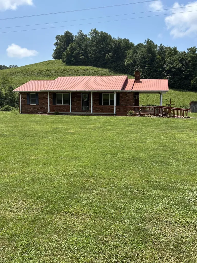 1183 Highway 2027 Campton KY 41301