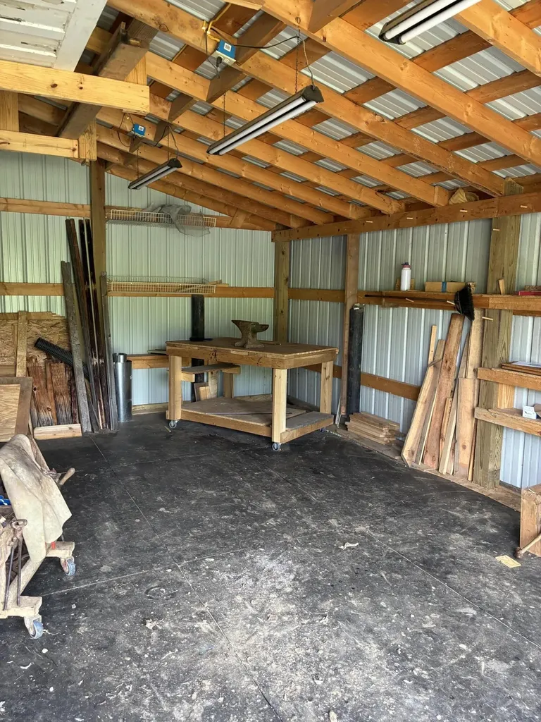 1183 Highway 2027 Campton KY 41301