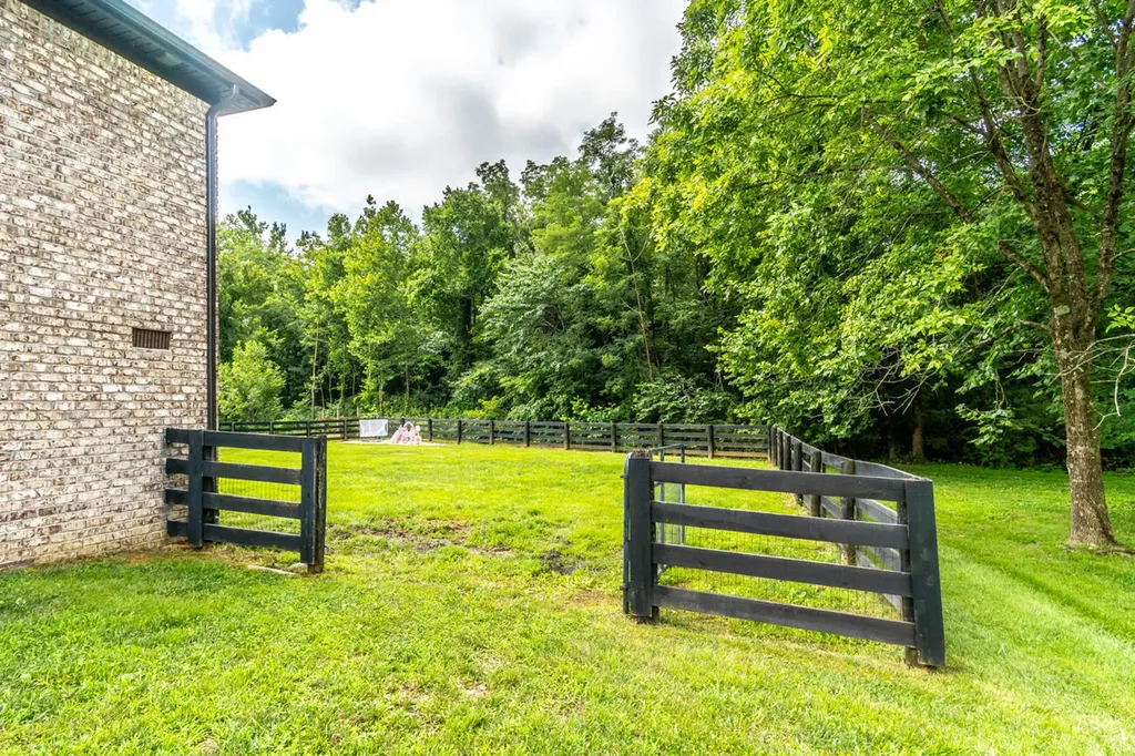 298 Waco Heights Waco KY 40385