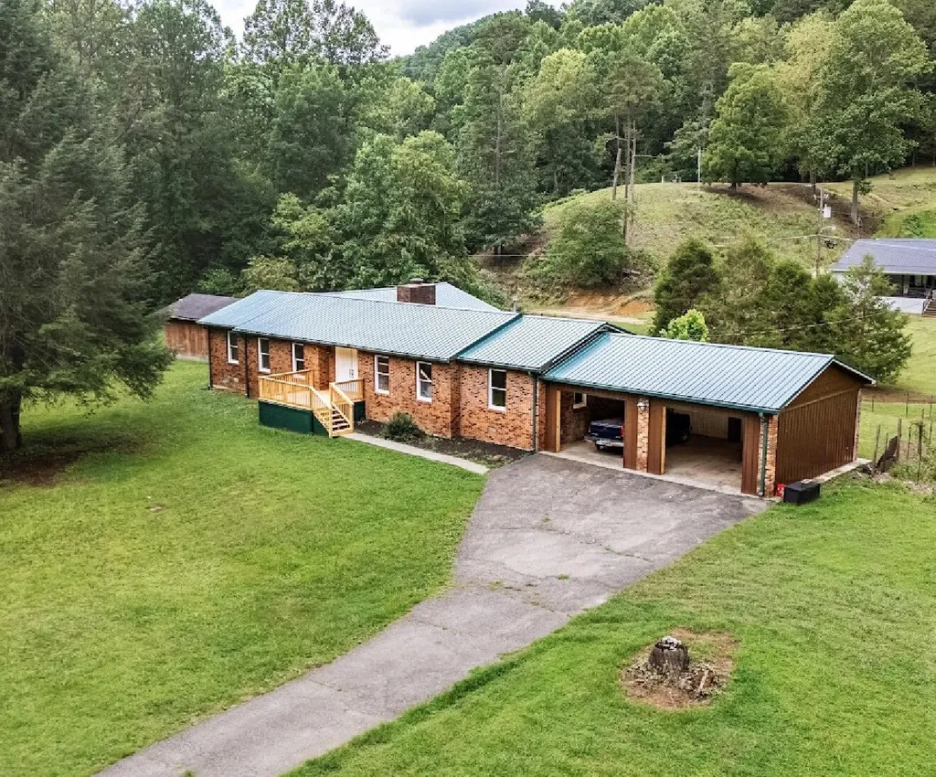 29 Kg Estates Road Louisa KY 41230