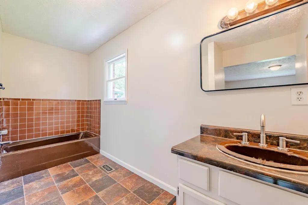 29 Kg Estates Road Louisa KY 41230