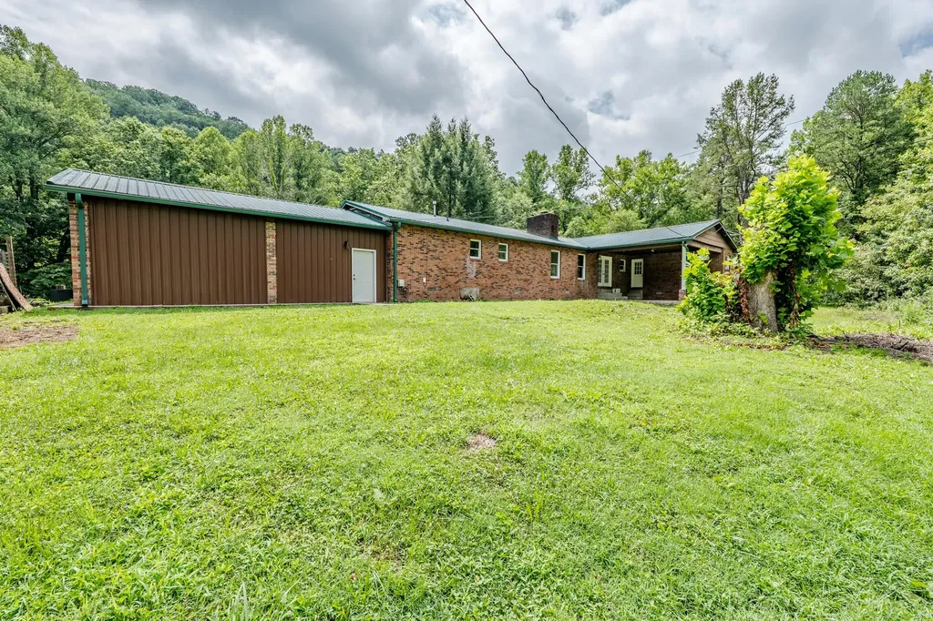 29 Kg Estates Road Louisa KY 41230