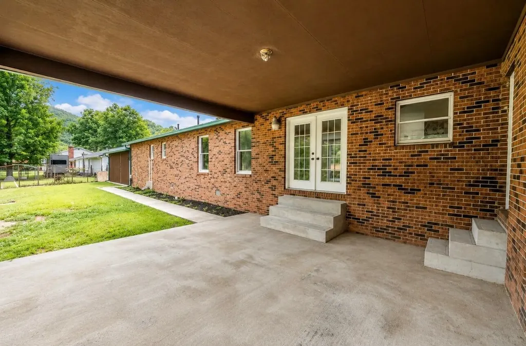 29 Kg Estates Road Louisa KY 41230