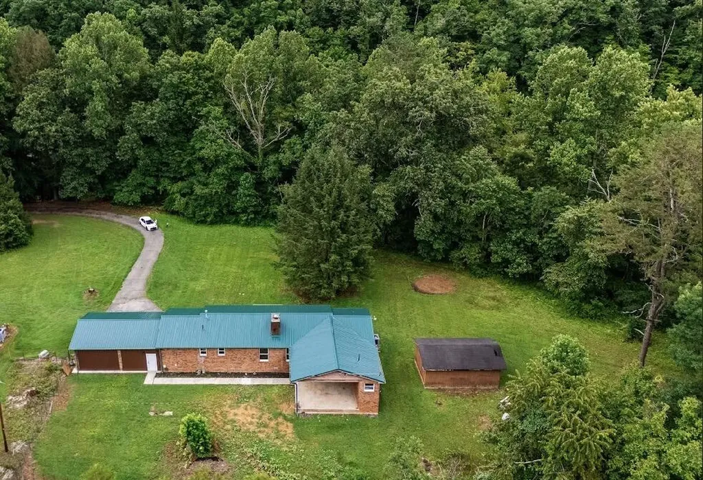 29 Kg Estates Road Louisa KY 41230