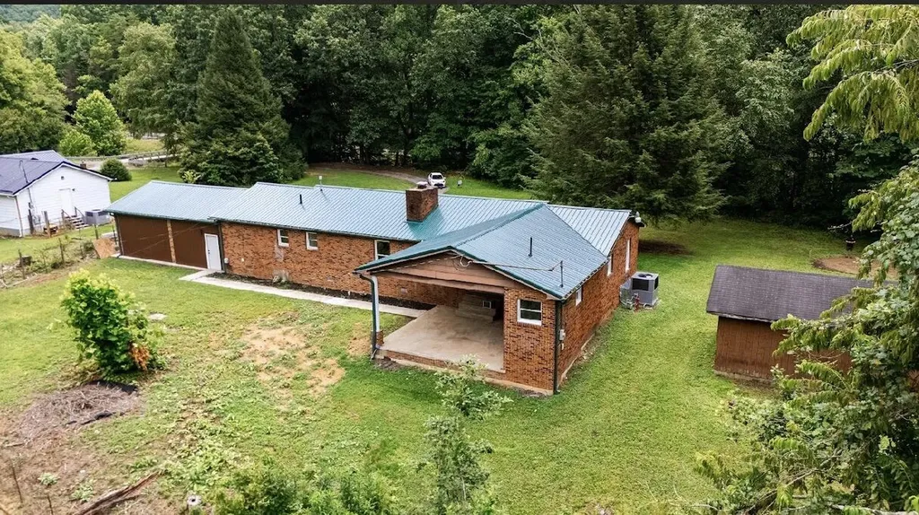 29 Kg Estates Road Louisa KY 41230