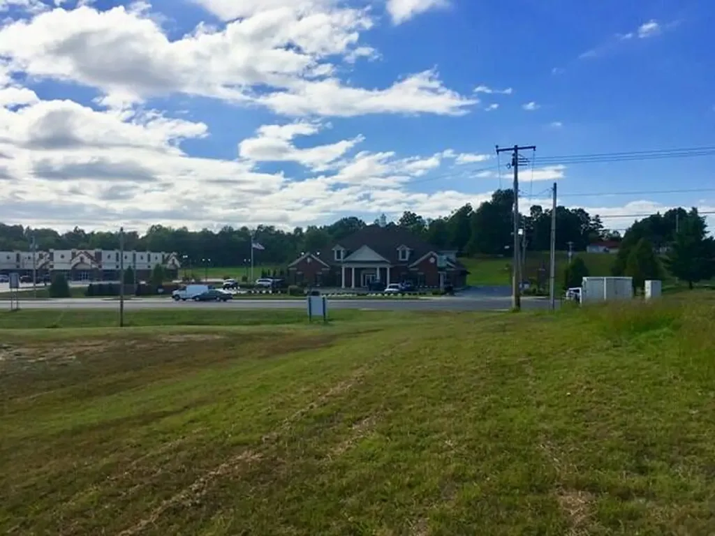 2280 N Main Street Madisonville KY 42431