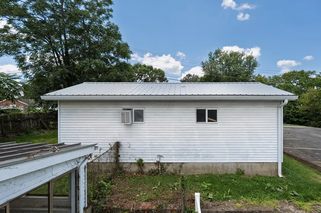 303 N Main Street Williamstown KY 41097