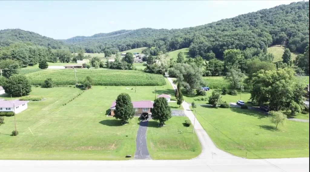 2984 Clarksburg Road Vanceburg KY 41179