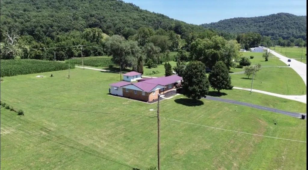 2984 Clarksburg Road Vanceburg KY 41179
