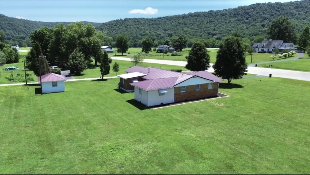 2984 Clarksburg Road Vanceburg KY 41179