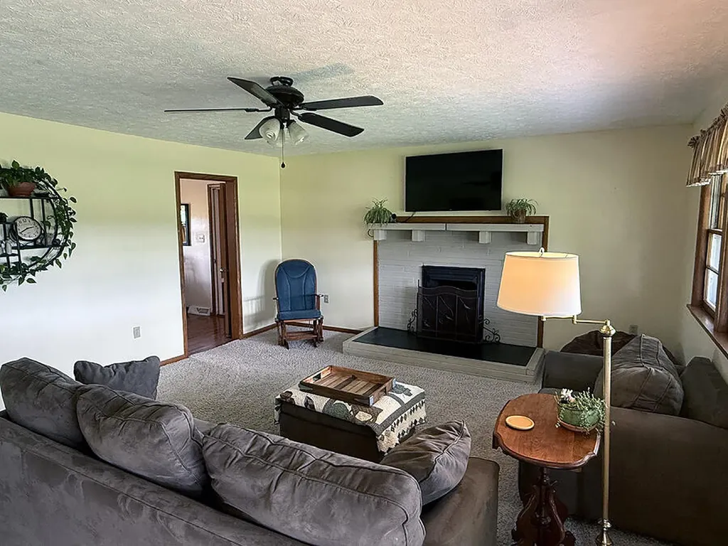 586 Harristown Road Russell Springs KY 42642