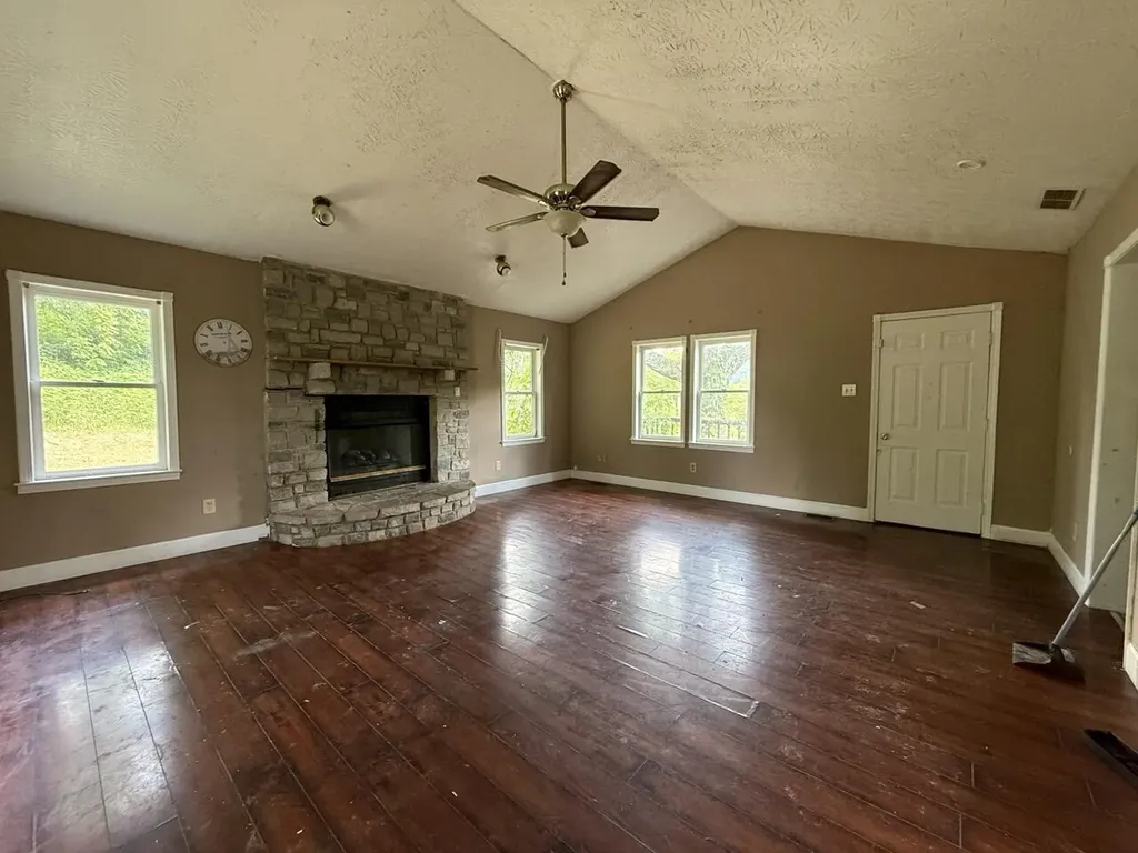 2932 Maret Cemetery Road Mt Vernon KY 40456