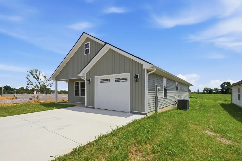 186 Charles Carr Drive Harrodsburg KY 40330