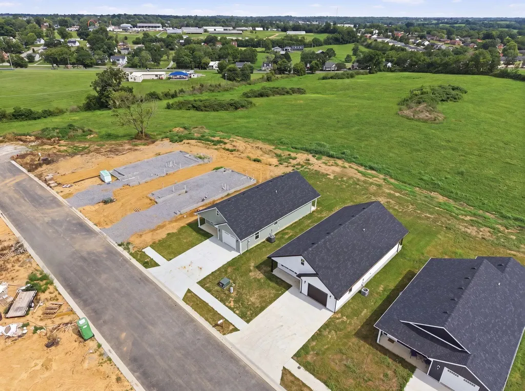186 Charles Carr Drive Harrodsburg KY 40330
