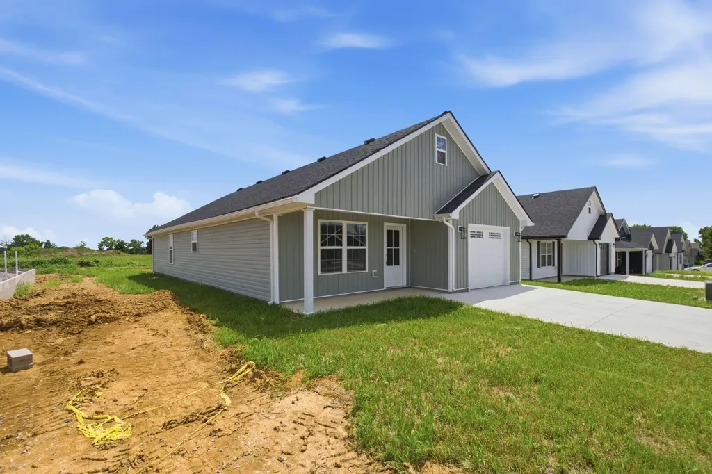 186 Charles Carr Drive Harrodsburg KY 40330