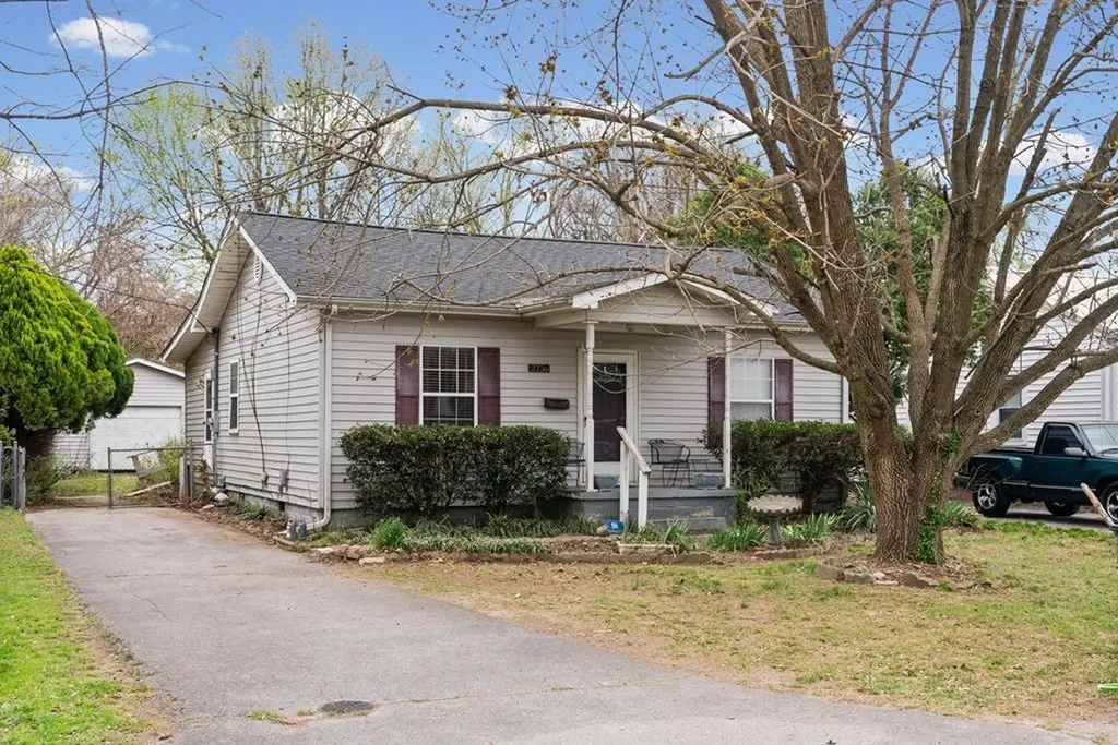 2736 Kenwood Drive Hopkinsville KY 42240