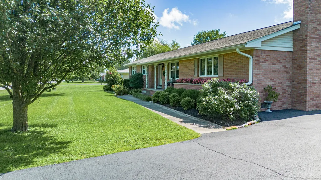 160 Charlotte Ann Drive Paducah KY 42001