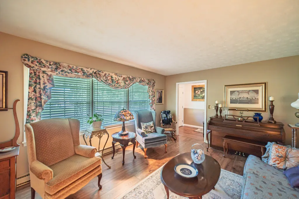160 Charlotte Ann Drive Paducah KY 42001