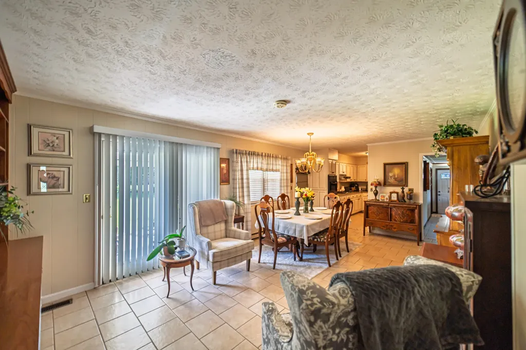 160 Charlotte Ann Drive Paducah KY 42001