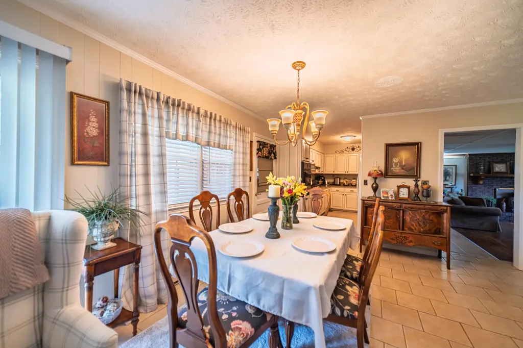 160 Charlotte Ann Drive Paducah KY 42001