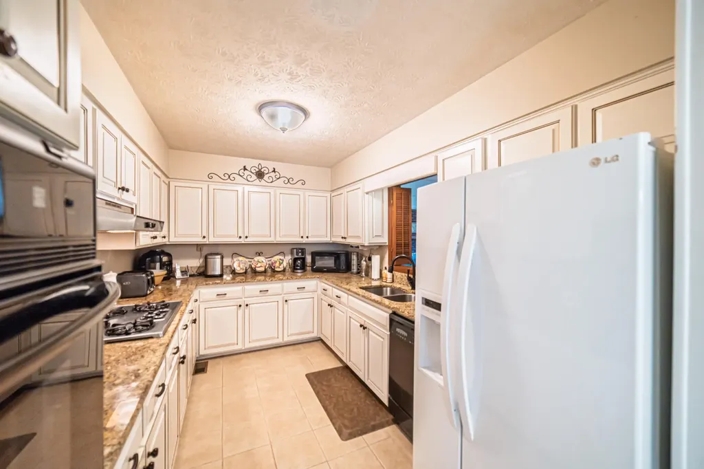 160 Charlotte Ann Drive Paducah KY 42001