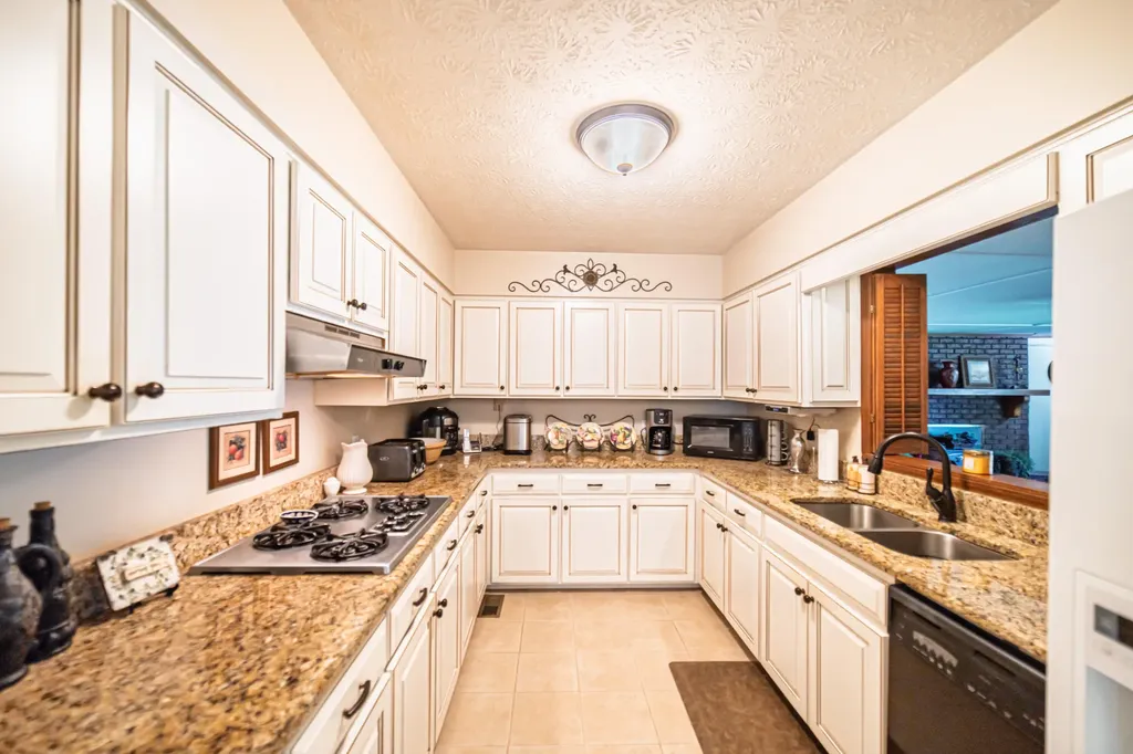 160 Charlotte Ann Drive Paducah KY 42001