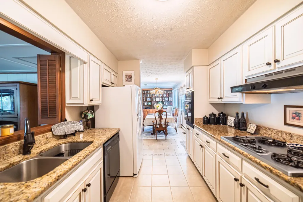 160 Charlotte Ann Drive Paducah KY 42001